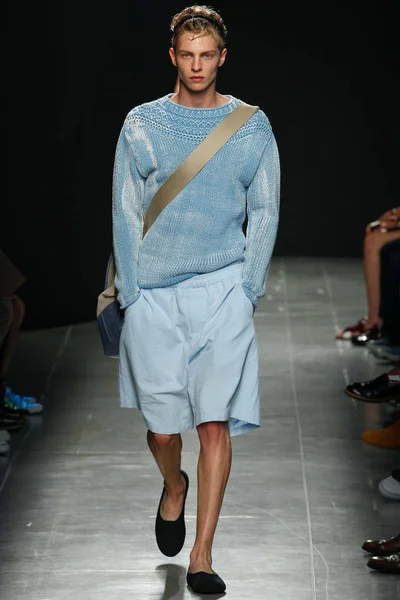 Look 14